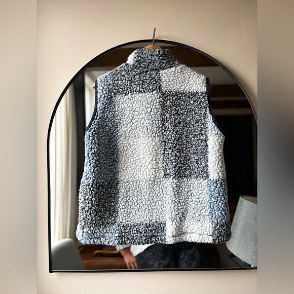 TRIBAL | fleece vest | size large - Picture 4 of 4